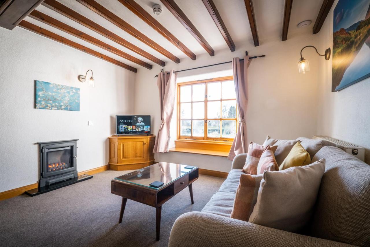 Stunning Cottage Grade 2 Listed With Parking And Hot Tub Bowness-on-Windermere Exterior photo