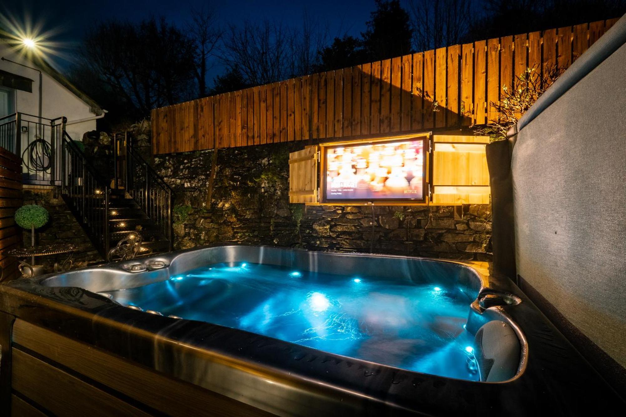 Stunning Cottage Grade 2 Listed With Parking And Hot Tub Bowness-on-Windermere Exterior photo