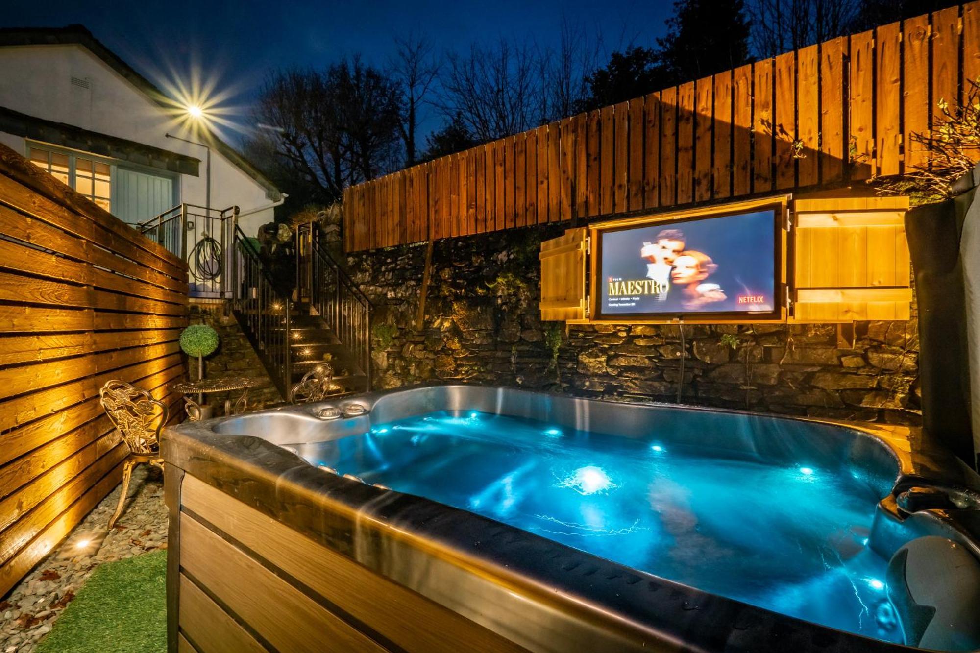 Stunning Cottage Grade 2 Listed With Parking And Hot Tub Bowness-on-Windermere Exterior photo